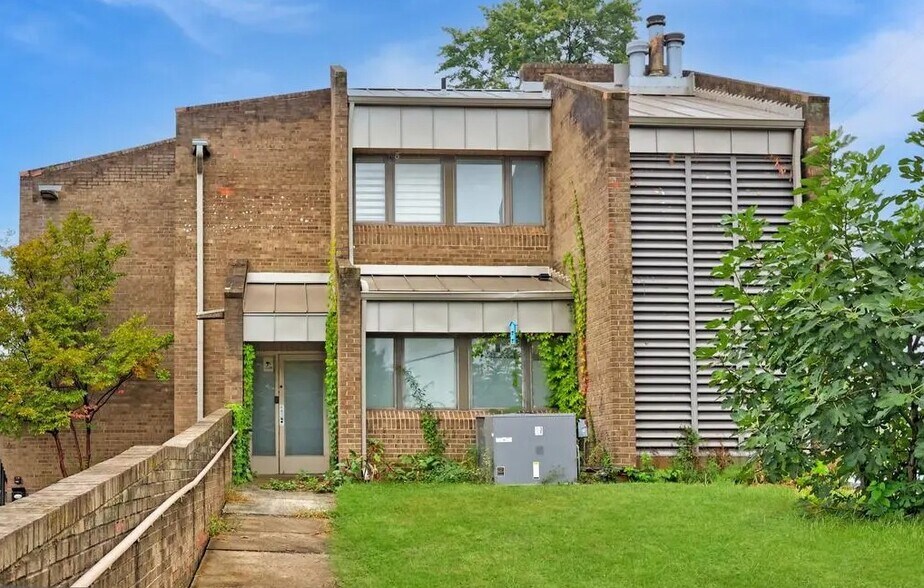 More Photos Of 4200 Daniels Ave, Annandale Office For Sale