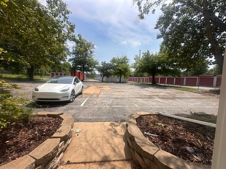 More Photos Of 300 W 4th St, Eureka Medical For Lease