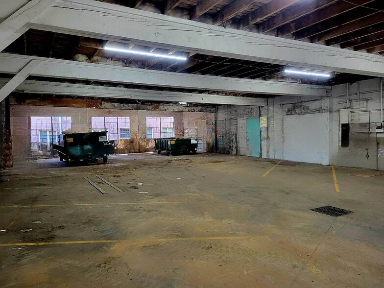 More Photos Of 2626 E Burnside St, Portland Storefront For Sale