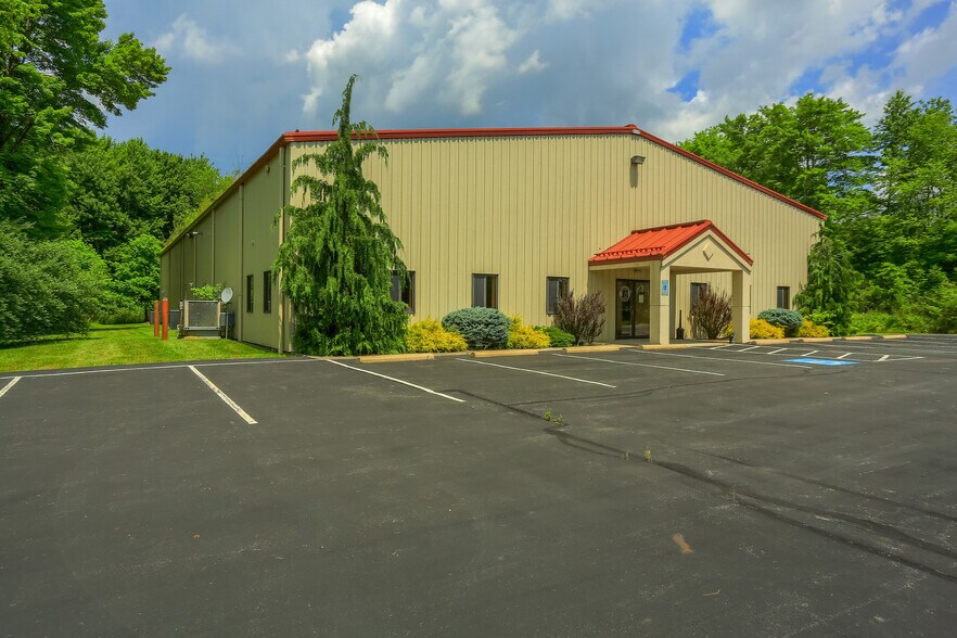 More Photos Of 703 Commerce Ave, New Castle Warehouse For Sale