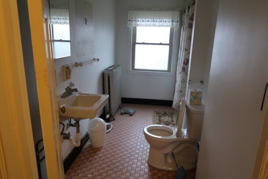 More Photos Of 61 Waldo Ave, Rochester Dormitory For Sale