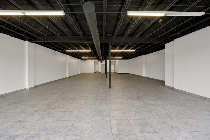 More Photos Of 937 Winchester Rd, Lexington Storefront For Lease