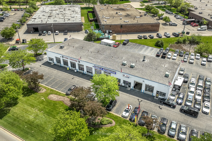 Primary Photo Of 524-530 W Grand Ave, Elmhurst Auto Repair For Sale