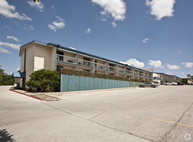 More Photos Of 5405 N Lincoln Blvd, Oklahoma City Hotel For Sale