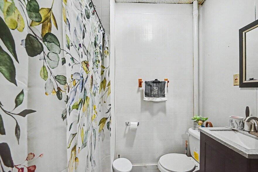 More Photos Of 126 McConnell St, Oxford Storefront Retail Residential For Sale