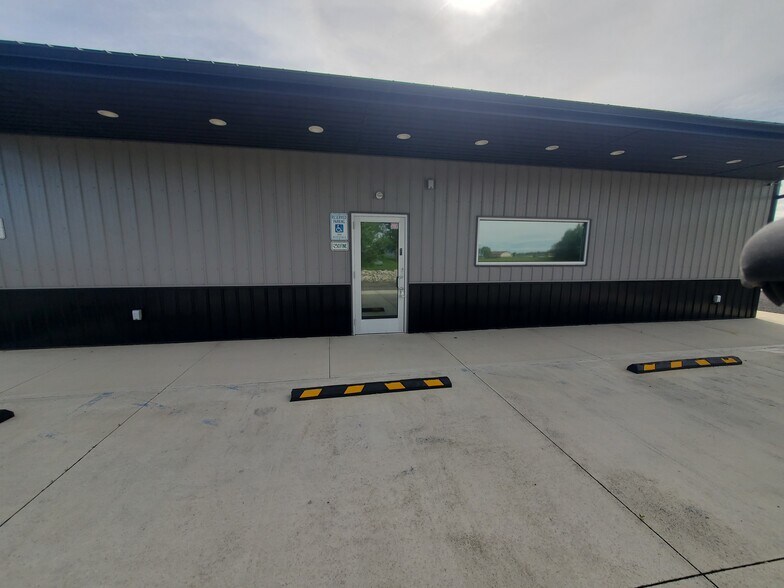 More Photos Of 1579 E Wyandot Ave, Upper Sandusky General Retail For Sale