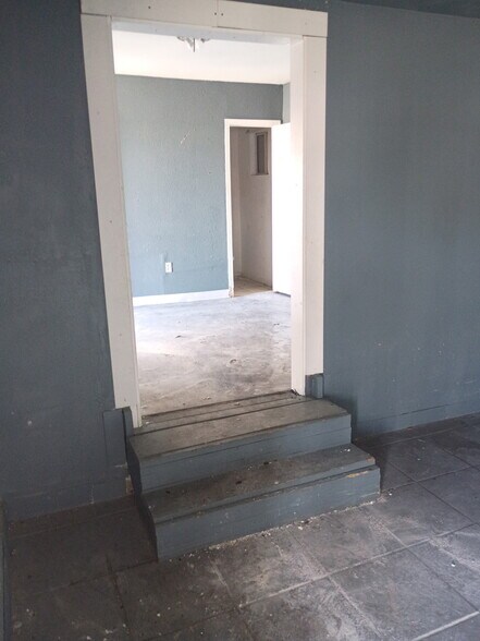 More Photos Of 924 E Main St, Barstow Hotel For Sale