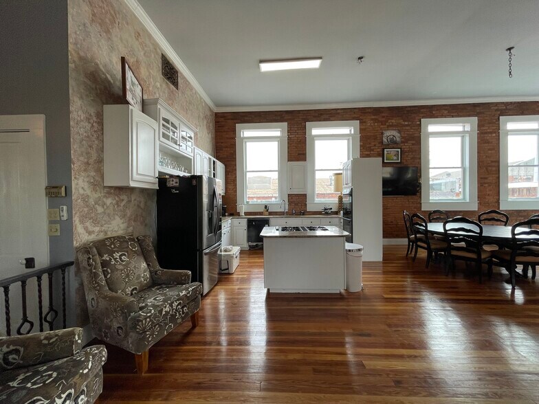 More Photos Of 117 N Jefferson Ave, Eatonton Storefront For Sale