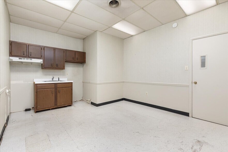 More Photos Of 11 Water St, Front Royal Loft Creative Space For Lease