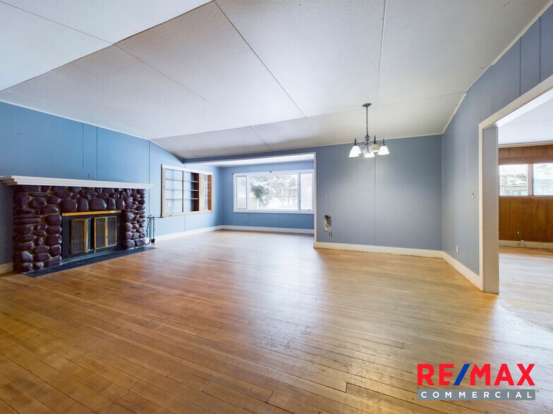 More Photos Of 214 Yellowstone Ave, Cody Bar For Sale