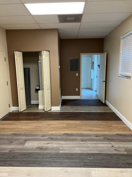 More Photos Of 120 Corporation Way, Venice Warehouse For Lease