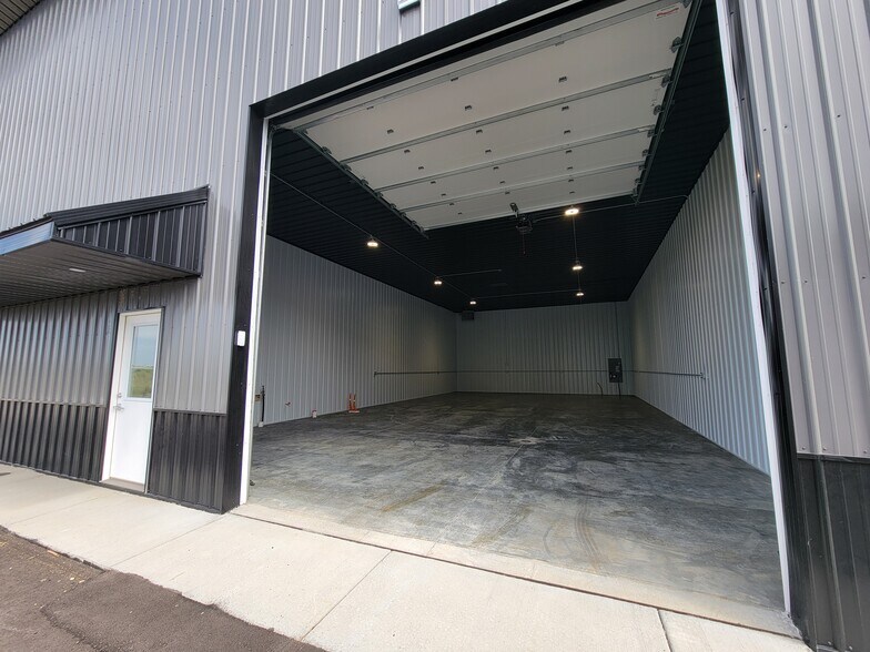 More Photos Of 308 N Heritage Rd, Brandon Warehouse For Sale