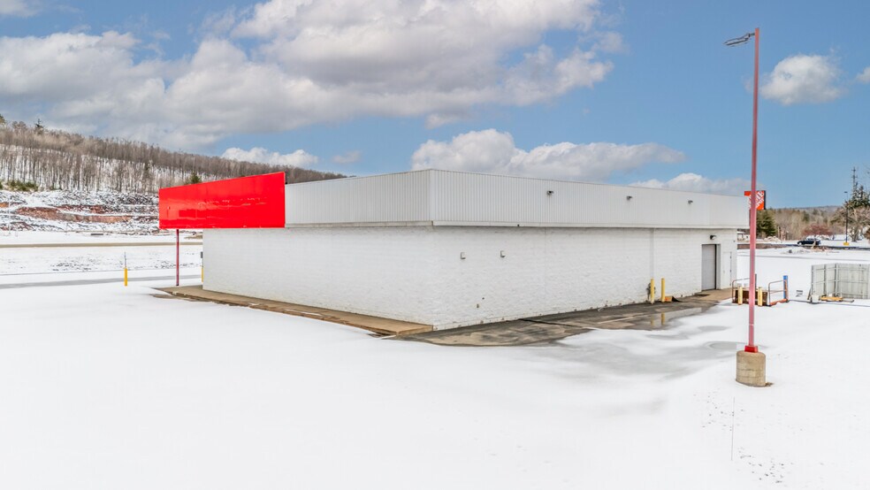 More Photos Of 8145 W US Hwy 2, Iron Mountain Freestanding For Sale