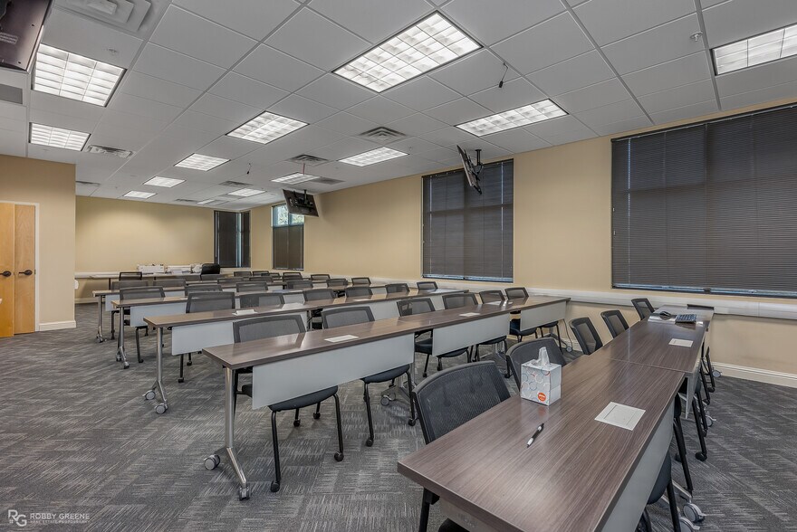 More Photos Of 10100 Woolworth Rd, Keithville Medical For Lease