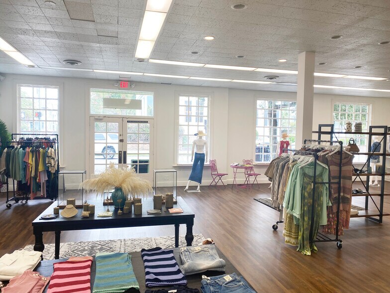 More Photos Of 141 Broad St, Charleston Storefront Retail Residential For Lease