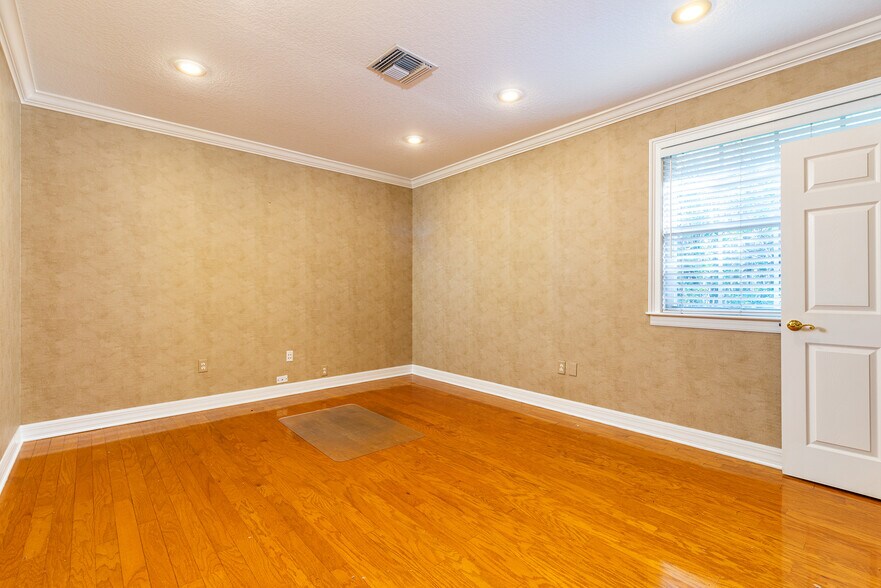 More Photos Of 10820 Sheldon Rd, Tampa Office For Sale