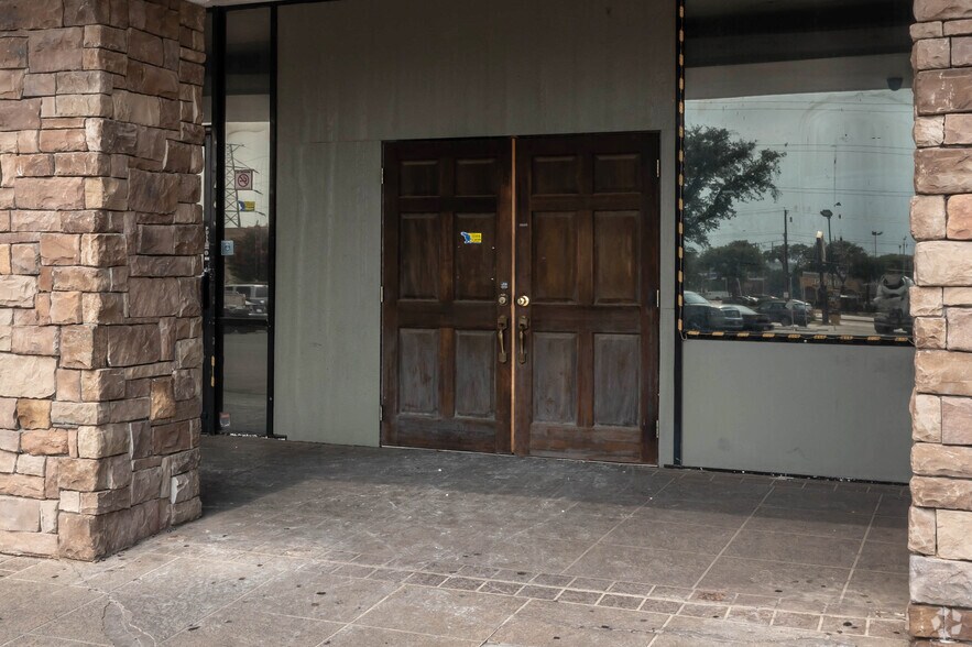 More Photos Of 7879 Spring Valley Rd, Dallas General Retail For Lease