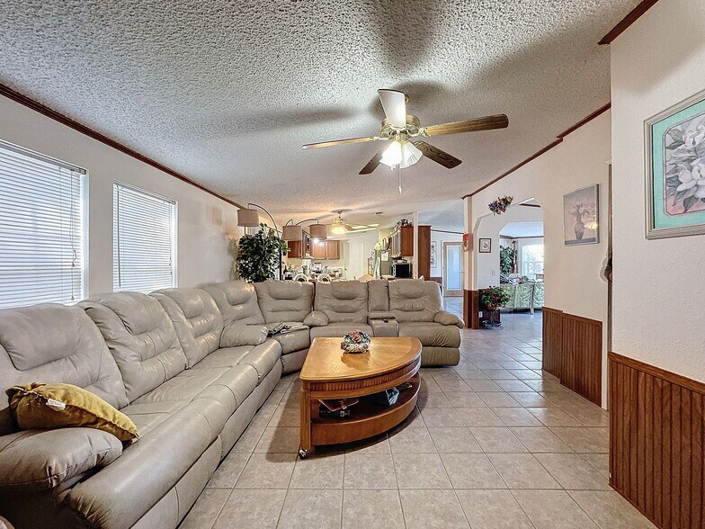 More Photos Of 15525 Shady Hills Rd, Spring Hill Restaurant For Sale