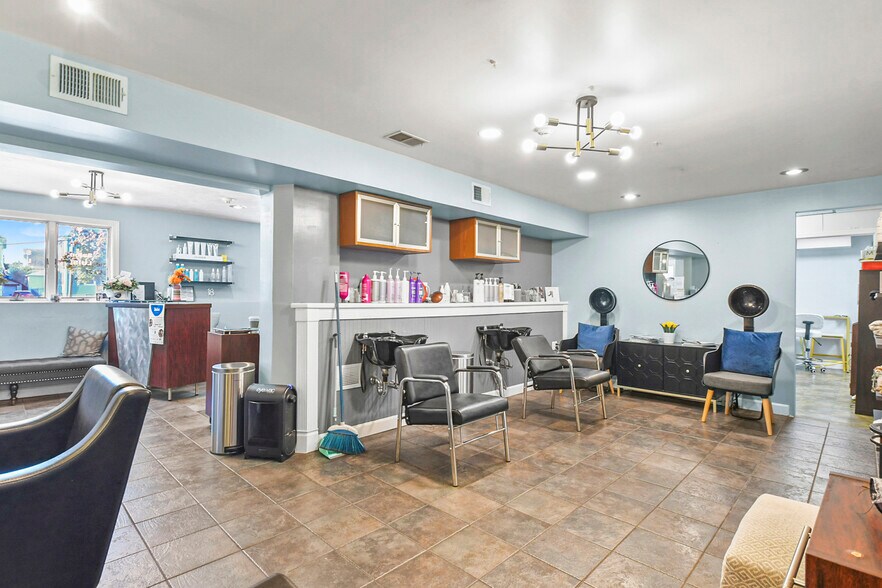 More Photos Of 194 Rockdale Ave, New Bedford Freestanding For Sale