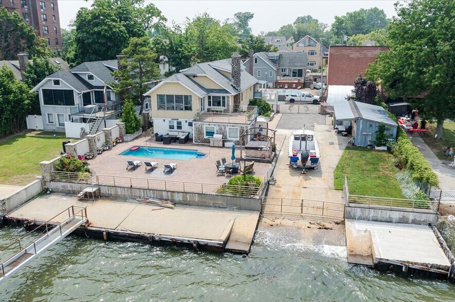 Primary Photo Of 720 Clarence Ave, Bronx Multifamily For Sale