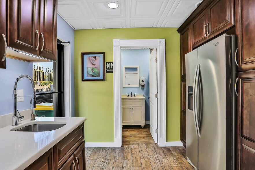 More Photos Of 416-424 3rd St S, Jacksonville Beach Loft Creative Space For Lease