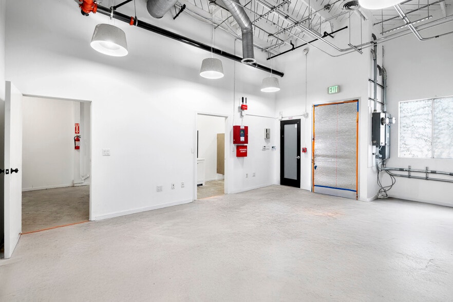 More Photos Of 3238 Union Pacific Ave, Los Angeles Industrial For Lease