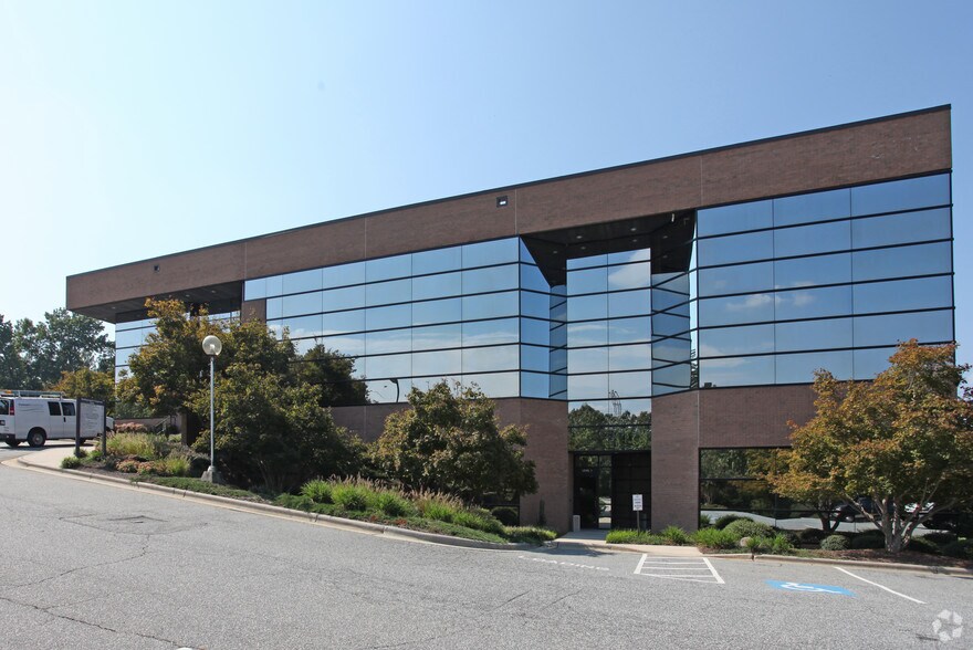 More Photos Of 3859 Battleground Ave, Greensboro Office For Sale