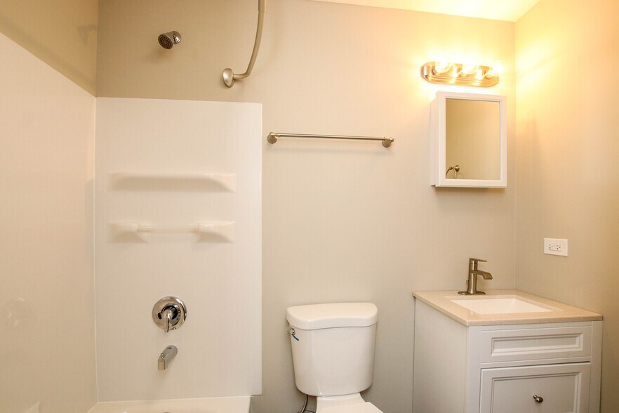 More Photos Of 3751 N Marshfield Ave, Chicago Apartments For Sale