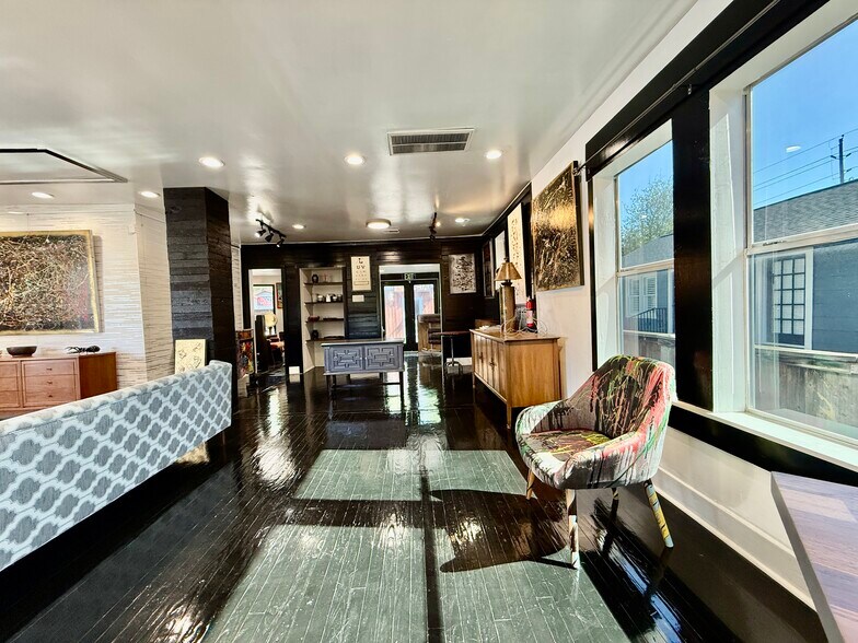 More Photos Of 209 Fannin St, Tomball Freestanding For Sale