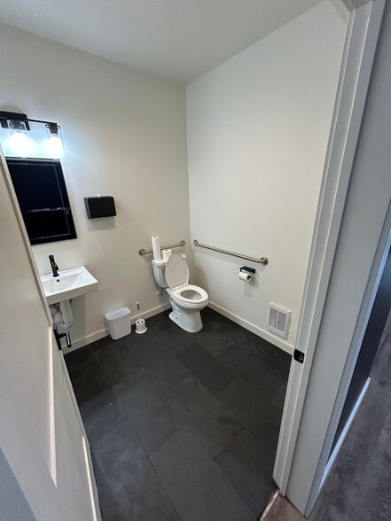 More Photos Of 1000 N 3rd St, Mccall General Retail For Lease