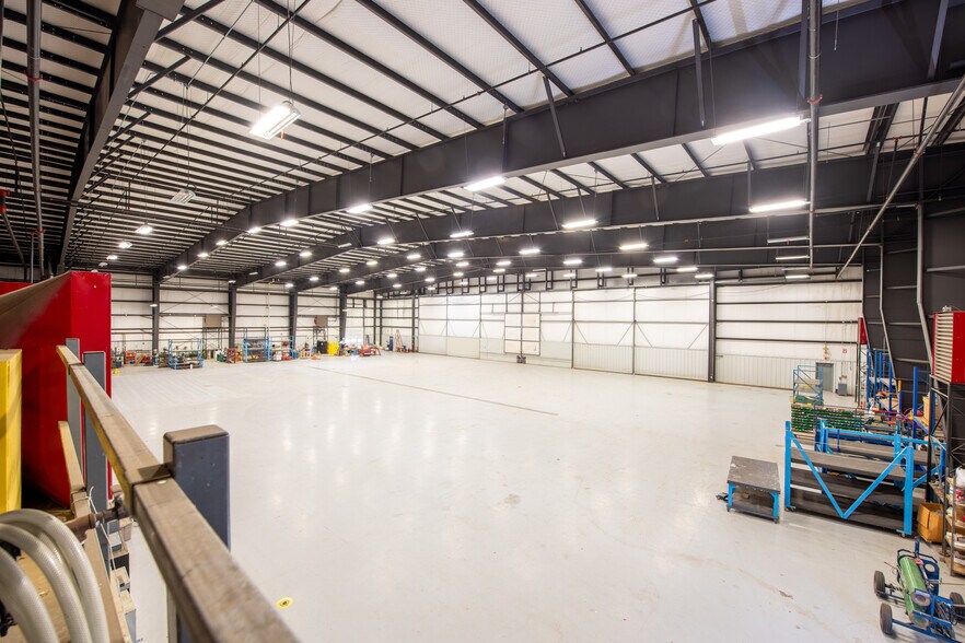 More Photos Of 211 Tuskegee Rd, Syracuse Airplane Hangar For Lease