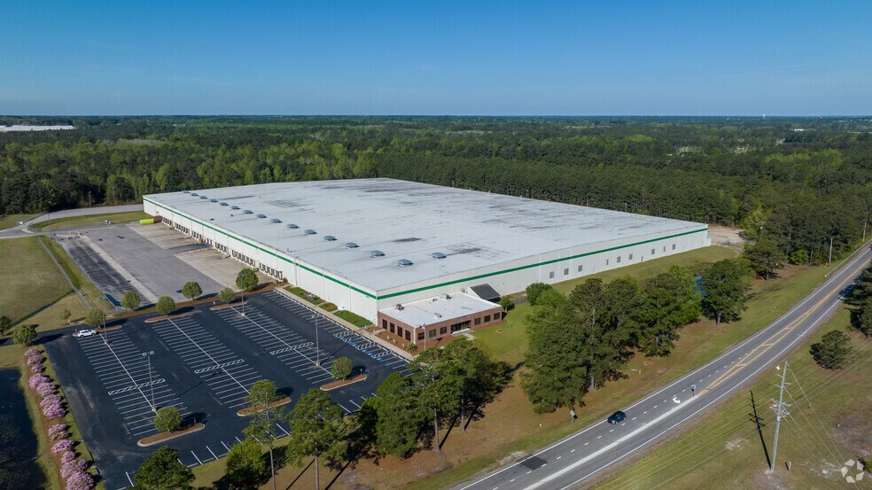 More Photos Of 4800 Corporation Dr, Fayetteville Distribution For Lease