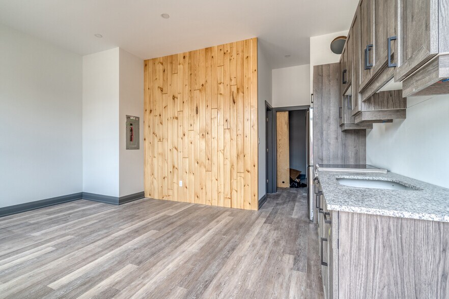 More Photos Of 52 Barton St E, Hamilton Storefront Retail Residential For Sale