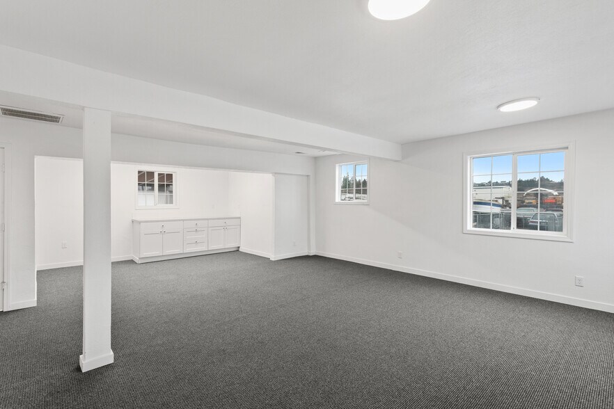 More Photos Of 3630 Boone Rd SE, Salem Warehouse For Lease