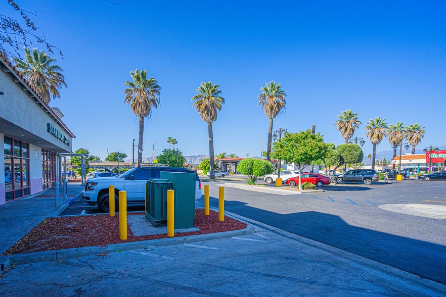 More Photos Of 889 W Florida Ave, Hemet Freestanding For Sale