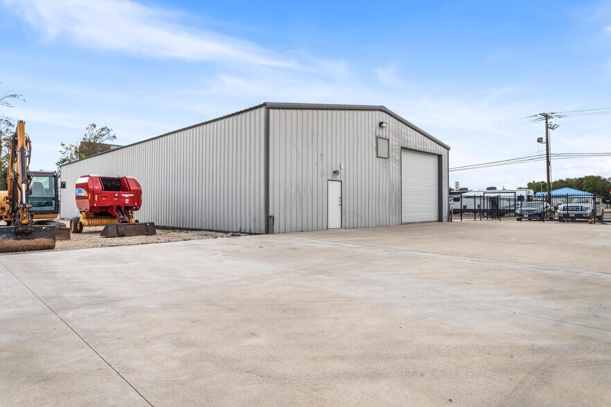 More Photos Of 3144 Texas Ave, Bridge City Warehouse For Lease