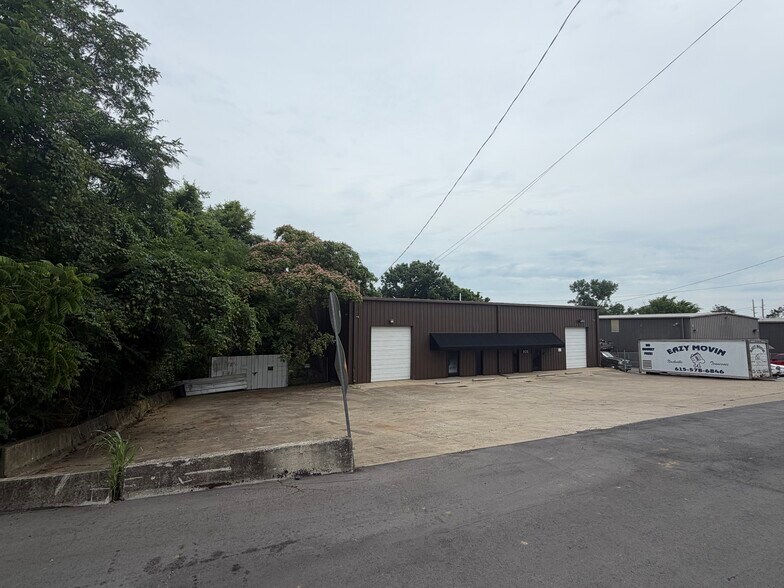 More Photos Of 926 Old Dry Creek Rd, Madison Auto Repair For Lease