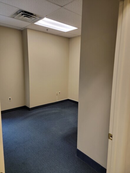 More Photos Of 18 W Passaic St, Rochelle Park Office For Sale