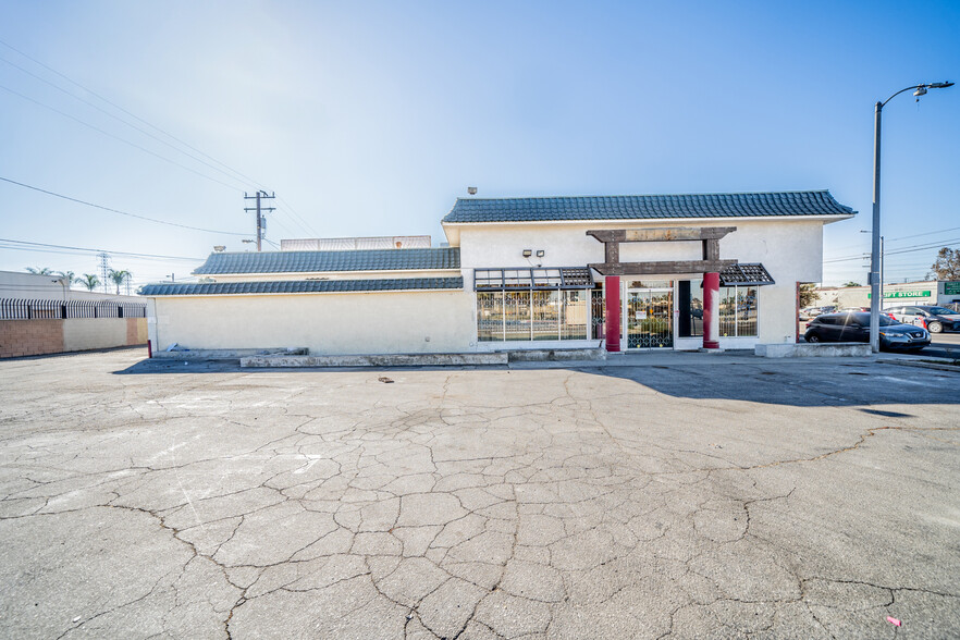 Primary Photo Of 17800-17812 Bellflower Blvd, Bellflower Restaurant For Lease