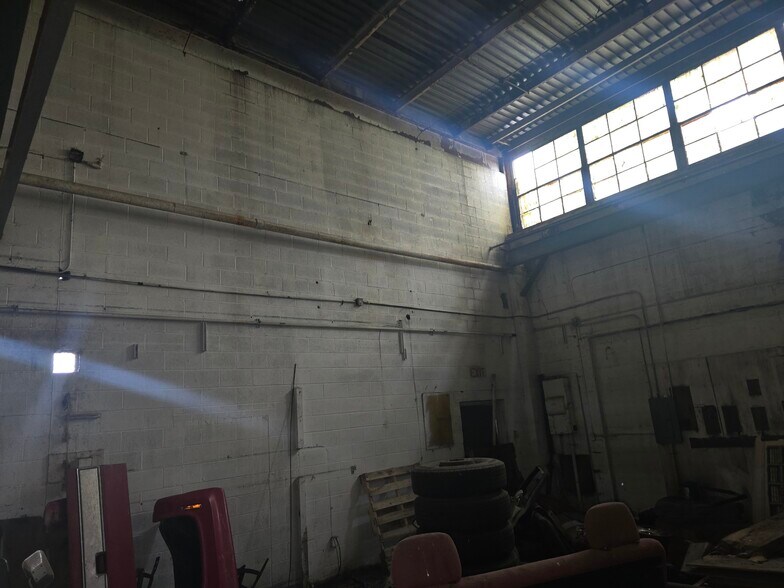 More Photos Of 86-90 Elinor Ave, Akron Manufacturing For Sale