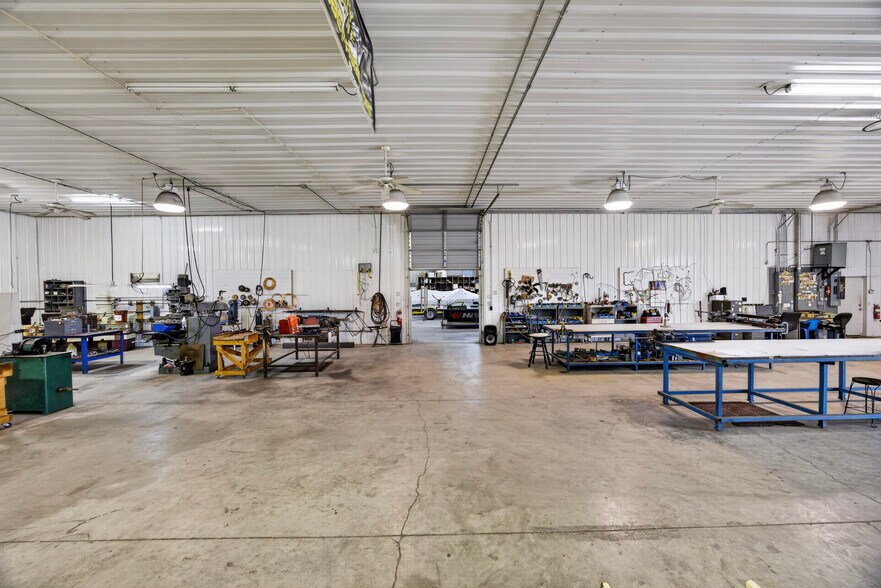 More Photos Of 169 Greystone Dr, Crossville Industrial For Sale