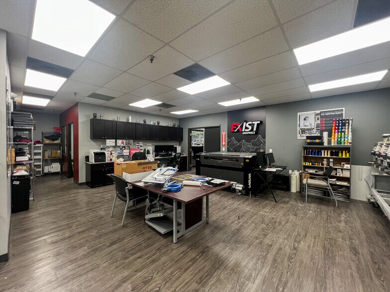 More Photos Of 8600 N Royal Ln, Irving Distribution For Lease
