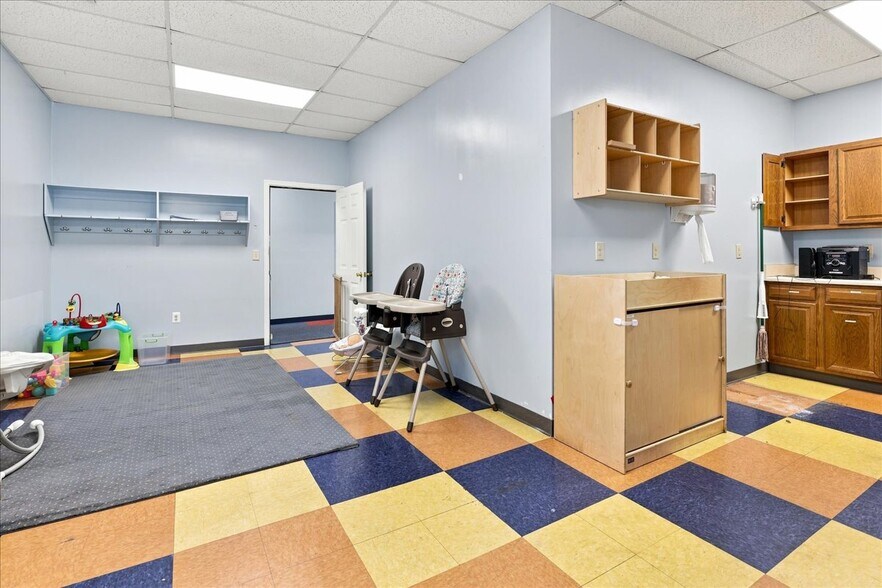 More Photos Of 991 Chicago Ave, Harrisonburg Flex For Sale