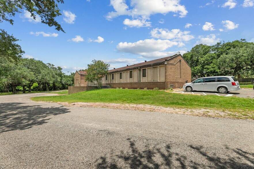 More Photos Of 120 David Wade Dr, Victoria Rehabilitation Center For Sale