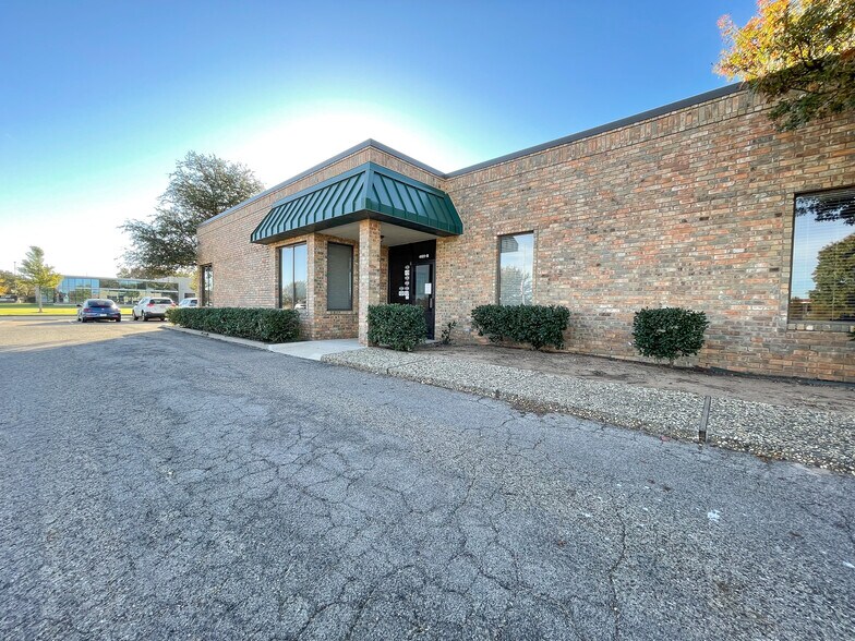 More Photos Of 4101-4103 84th St, Lubbock Office For Lease