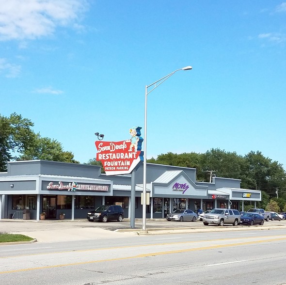 More Photos Of 921-925 E Roosevelt Rd, Wheaton Storefront For Lease