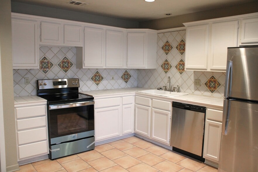 More Photos Of 1803 La Sombra Dr, San Antonio Apartments For Sale