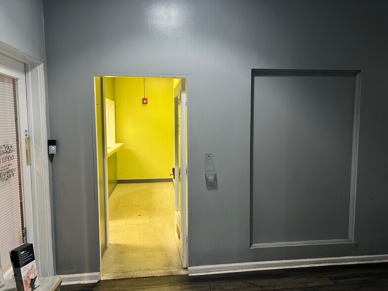 More Photos Of 116-118 S York St, Elmhurst Office For Lease