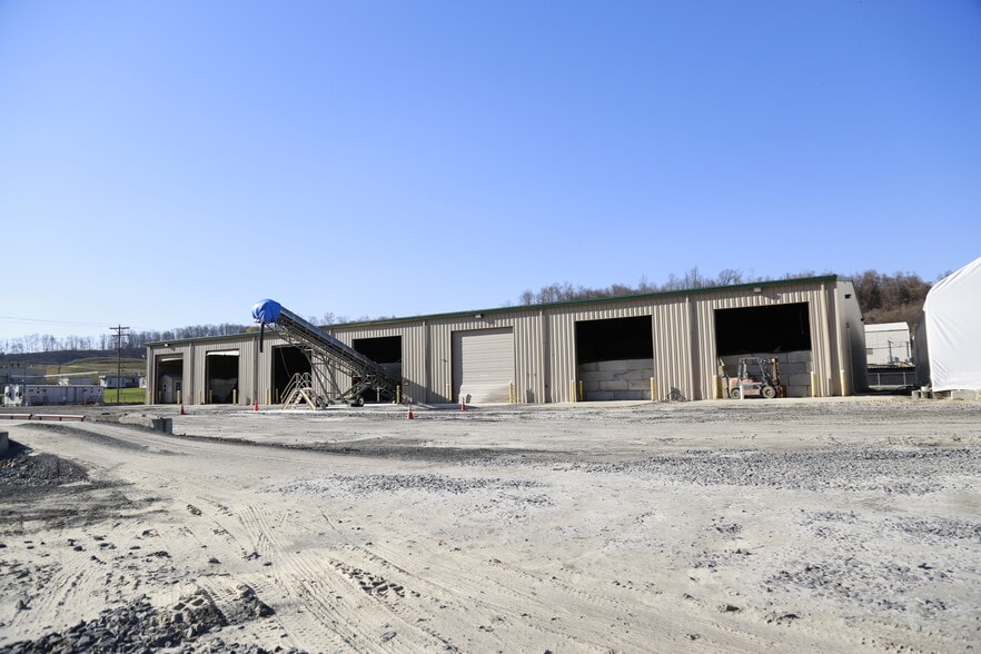 More Photos Of 255 S Plant St, Morgantown Distribution For Lease