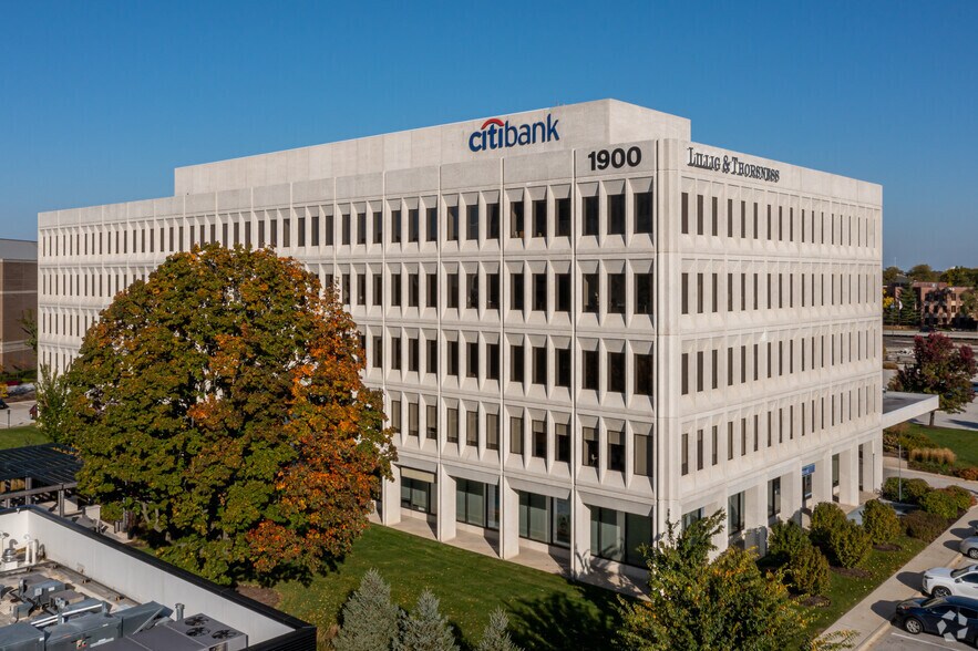 Primary Photo Of 1900 Spring Rd, Oak Brook Office For Lease